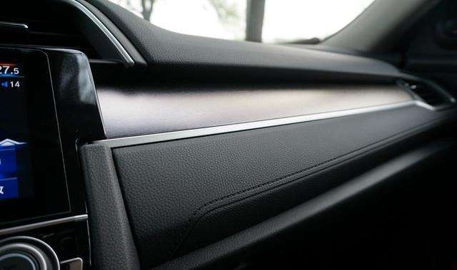 拉丝氧化铝板正应用在您的车内饰上