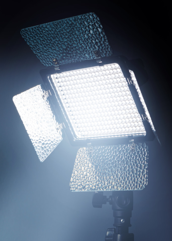 氧化铝板在灯具照明方面使用
